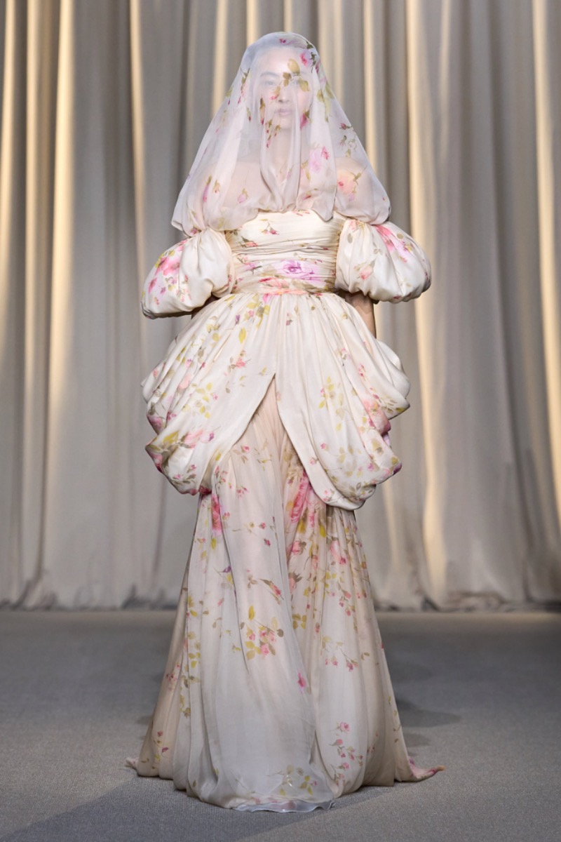 Paris: Giambattista Valli Haute Couture Automne Hiver 2024-2025